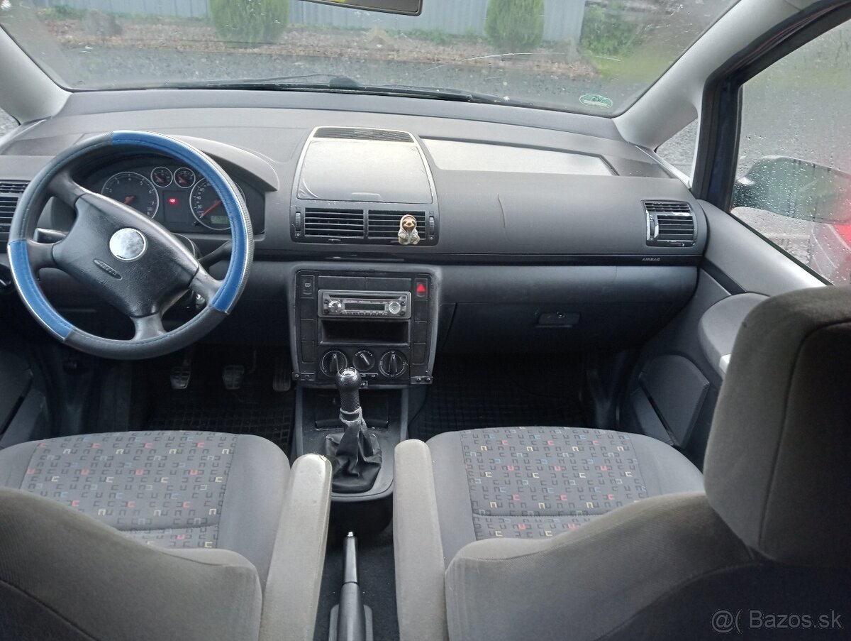 Volkswagen Sharan 2.0 BENZÍN - 12