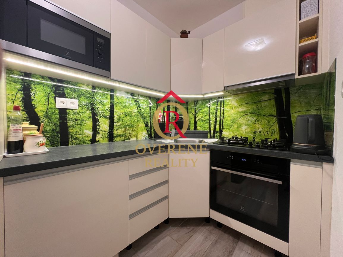 Na predaj priestranný 3,5-izbový byt s dvoma loggiami – Bans - 12