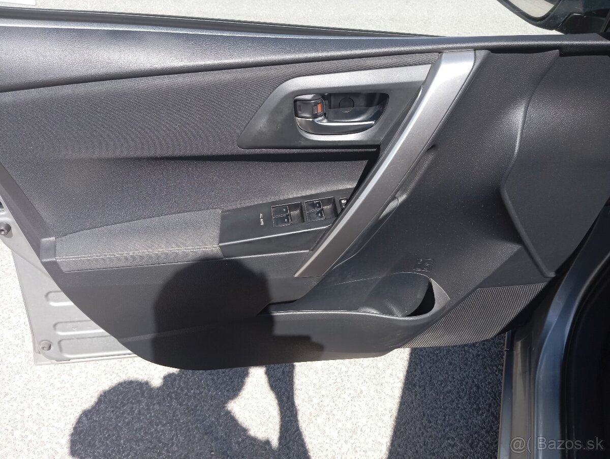 Toyota Auris TS - combi 1,6benzín, SR,EXECUTIVE,2x kolá - 12