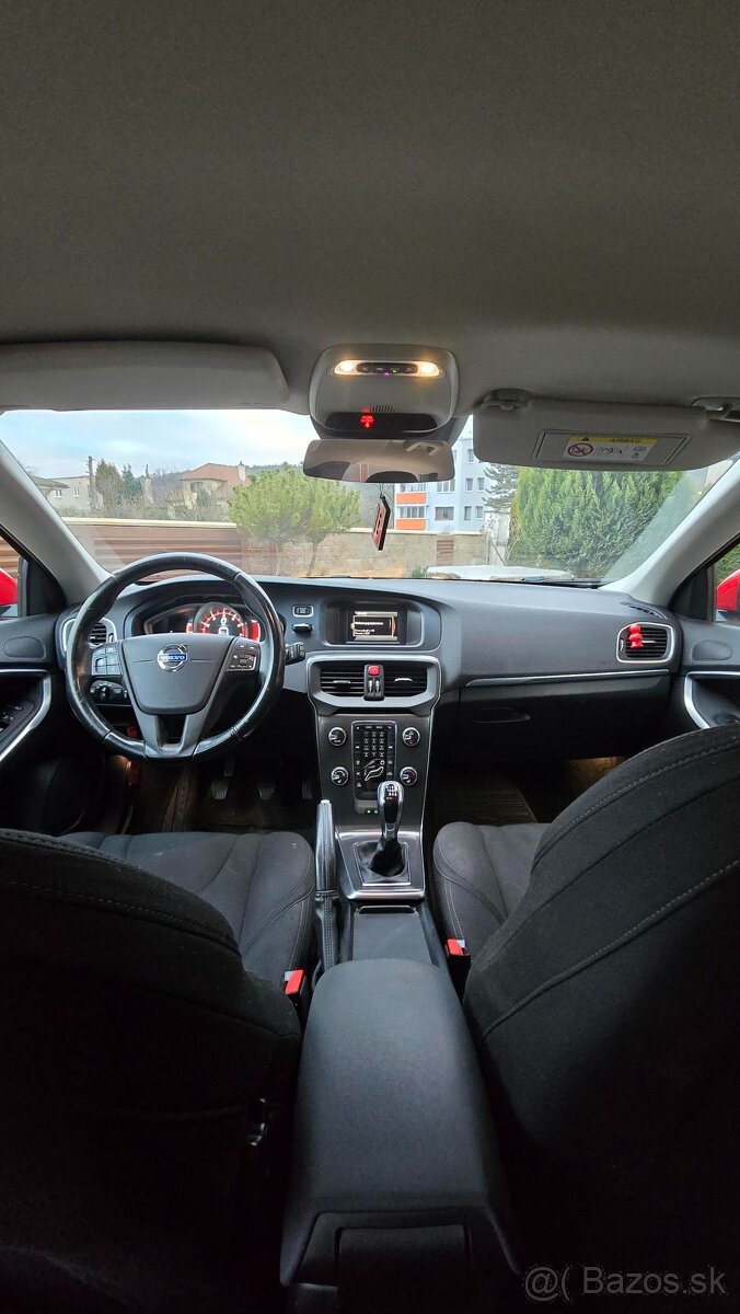 Volvo V40 1.6 Turbo benzín - 12