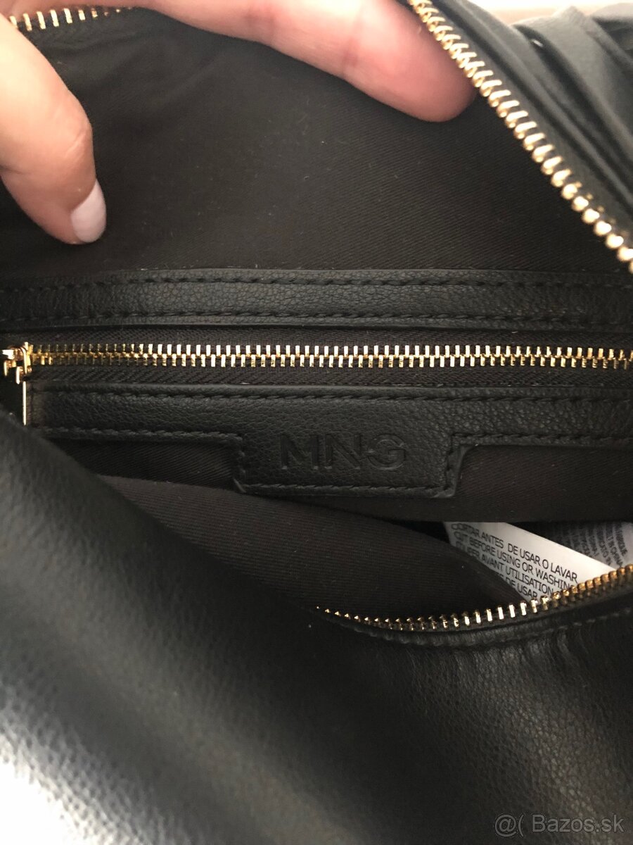 Čierna kabelka na plece Mango - 12