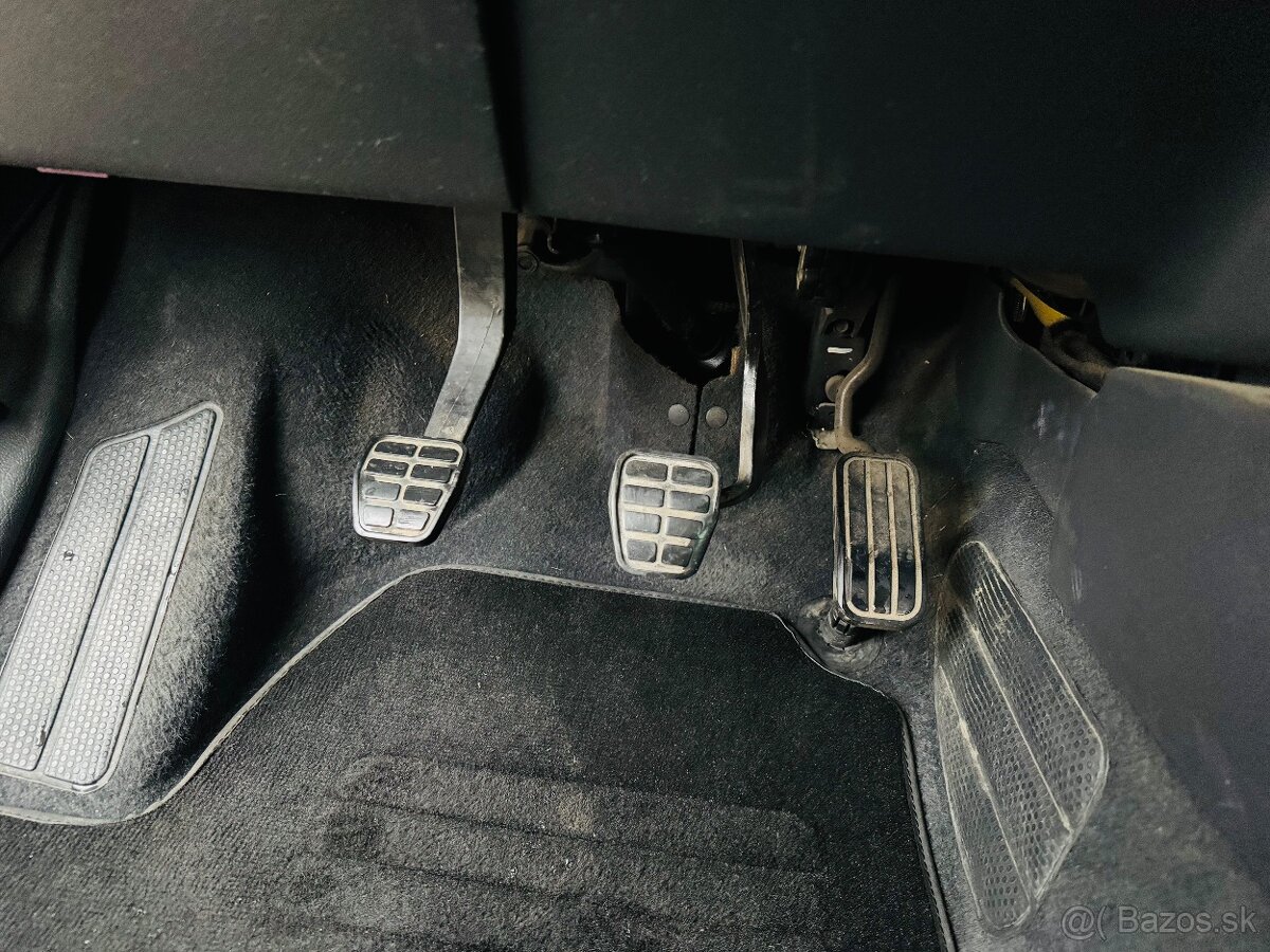 Volkswagen Sharan 4motion 1.9tdi 7 miestny - 12