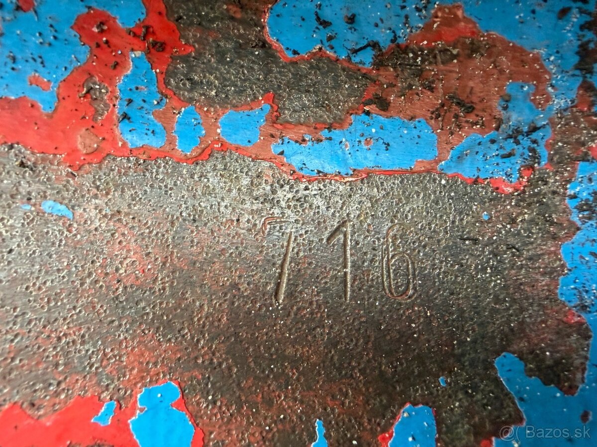 LKT 80 4x4 1980 VIN 716 - 12