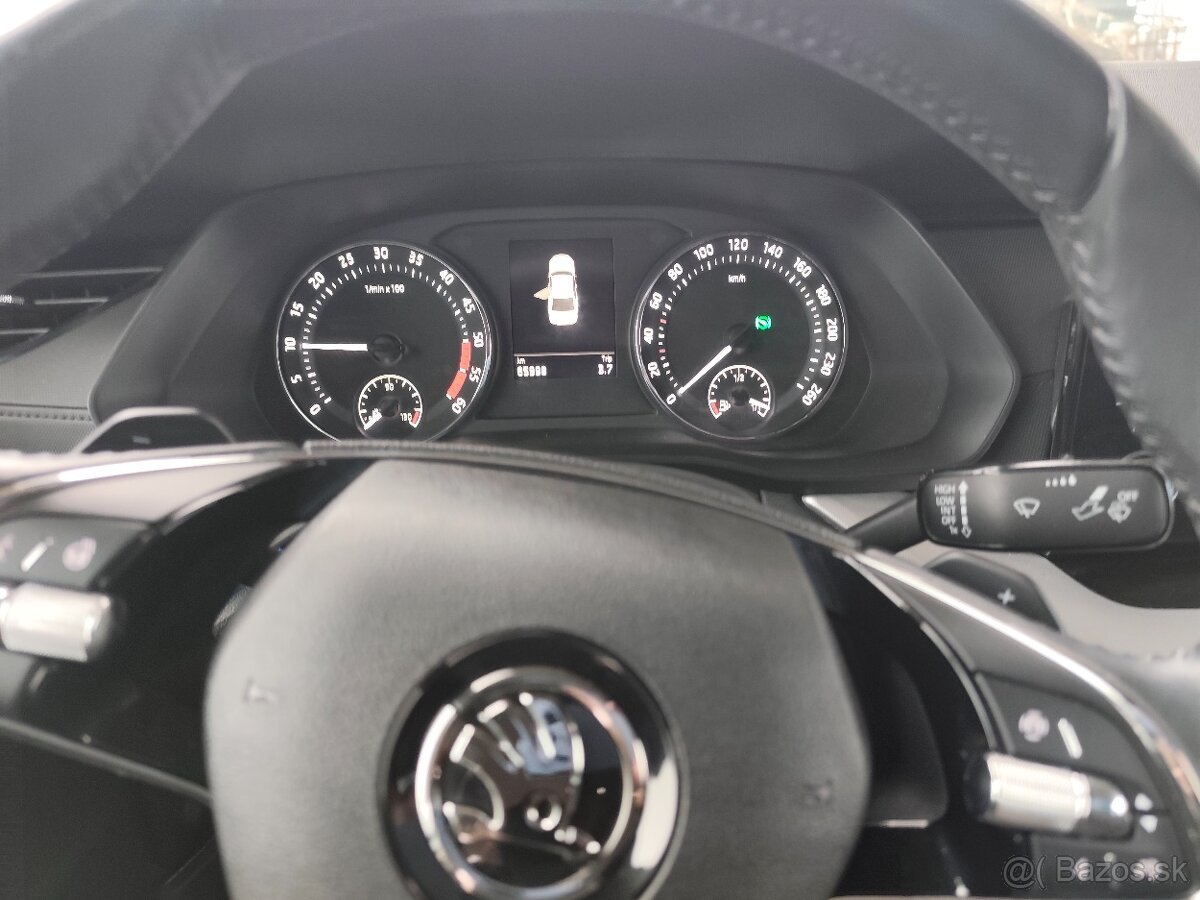 ŠKODA OCTAVIA 2.0 TDI SCR Ambition DSG - 12