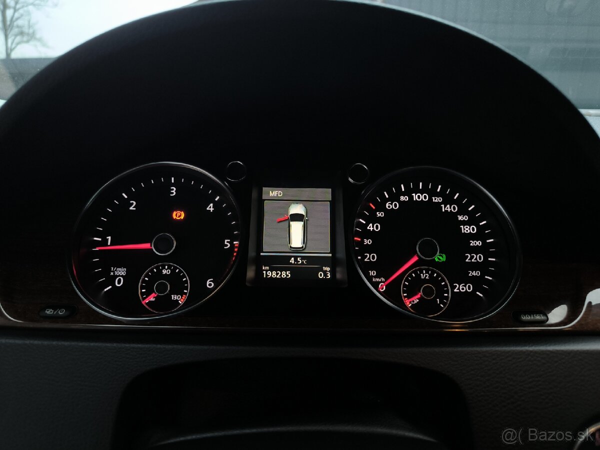 VW Passat Variant 2.0TDi DSG | R-Line | ŤAŽNÉ | 4MOTION - 12