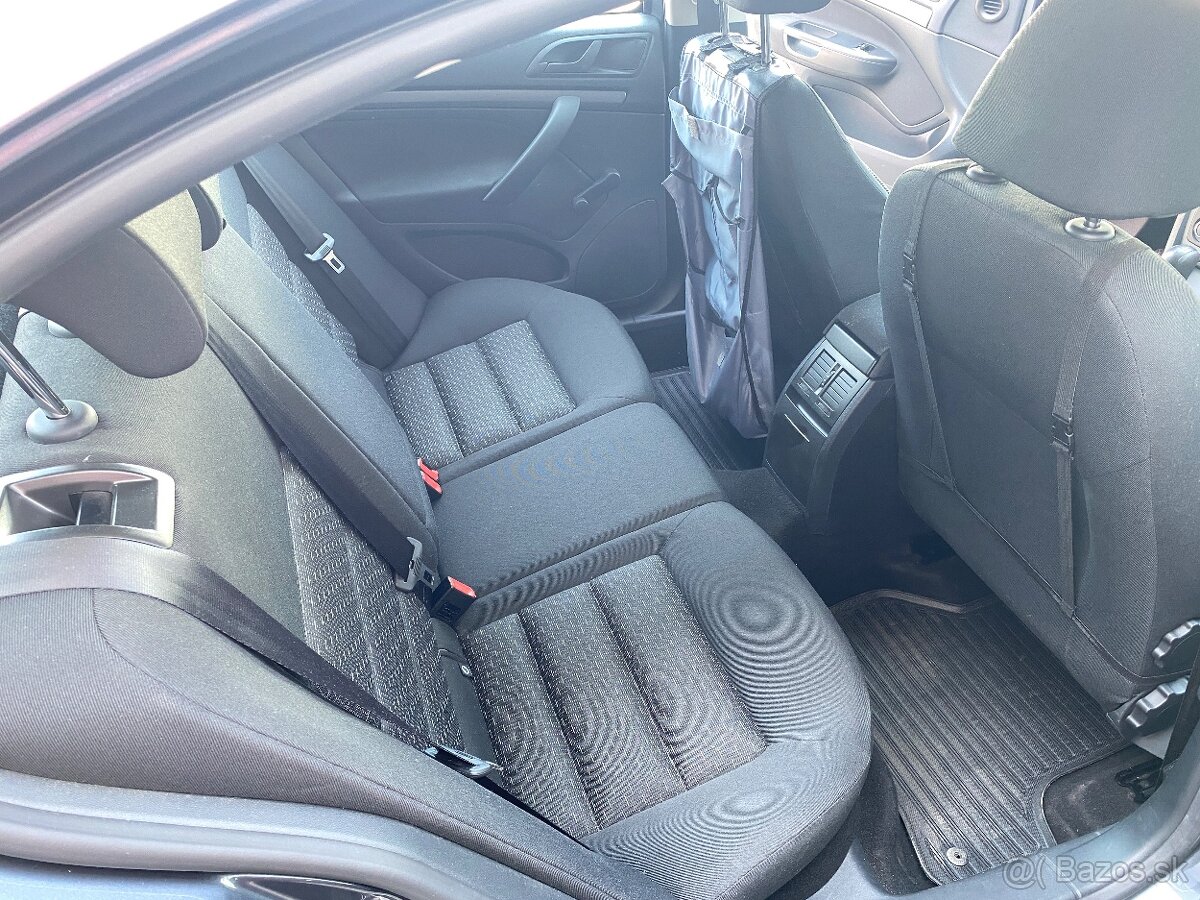 Skoda Octavia 1.6 benzín - 12