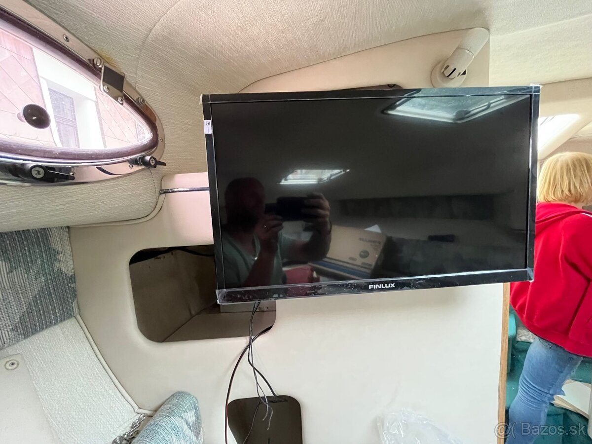 Motorová lod Sea Ray 270 - 12