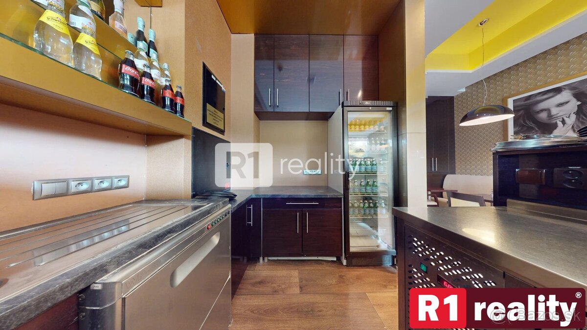 Jedinečný obchodný priestor v centre kúpeľného mesta Piešťan - 12