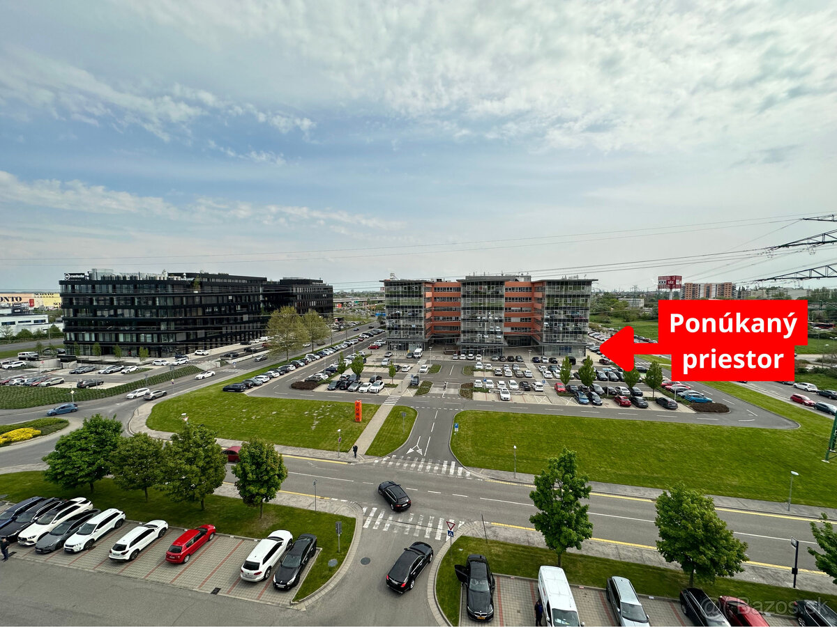 Prenájom prízemného obchodného priestoru 82 m² vo frekventov - 12