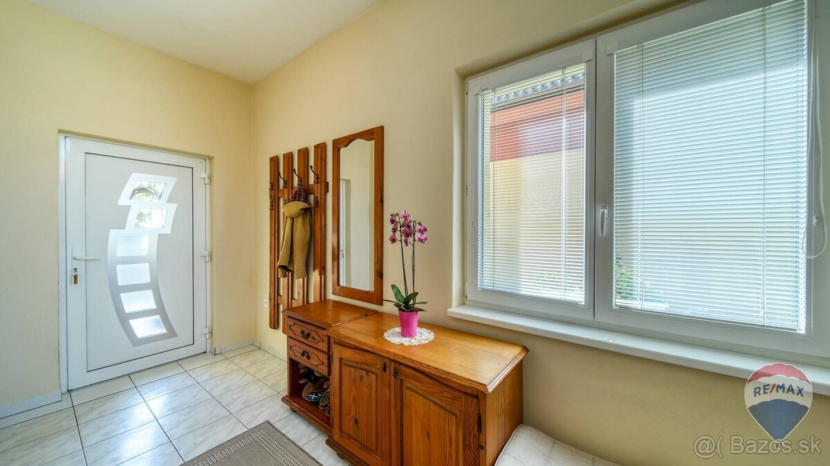 REZERVOVANÉ: Rodinný dom s garážou a krásnym pozemkom Banka - 12