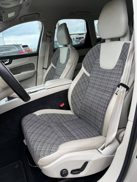 Volvo XC60 D5 Momentum AWD A/T - 12