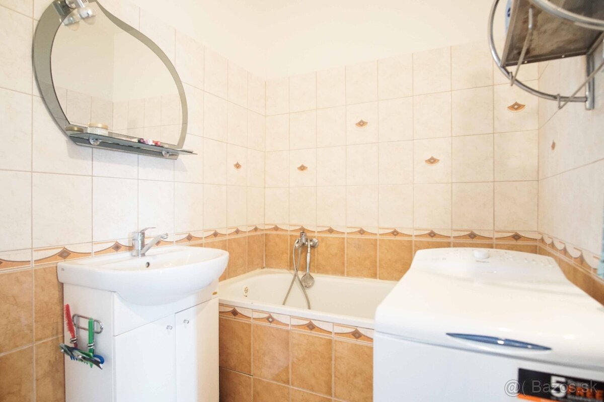 Veľký 3-izbový byt s 2 balkónmi na ul. Nábrežná, Nové Zámky - 12