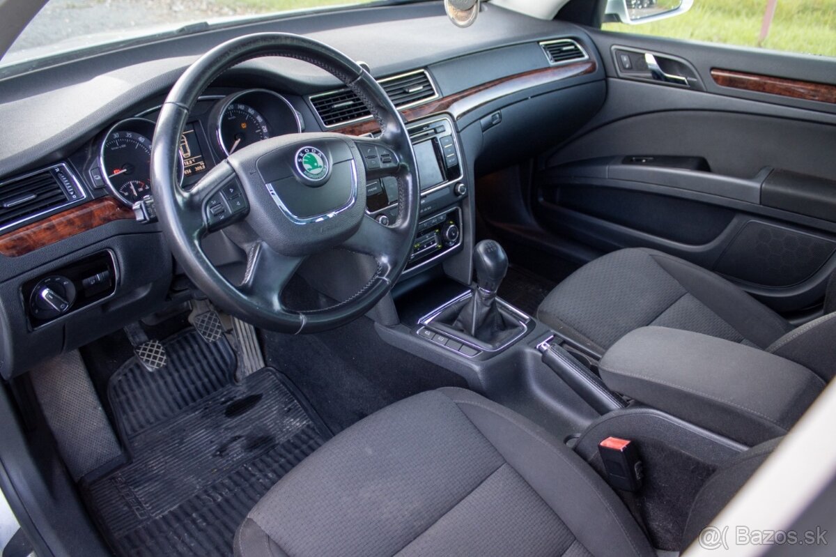 Škoda Superb Combi 2,0 TDI-125 kw Elegance 4X4 - 12