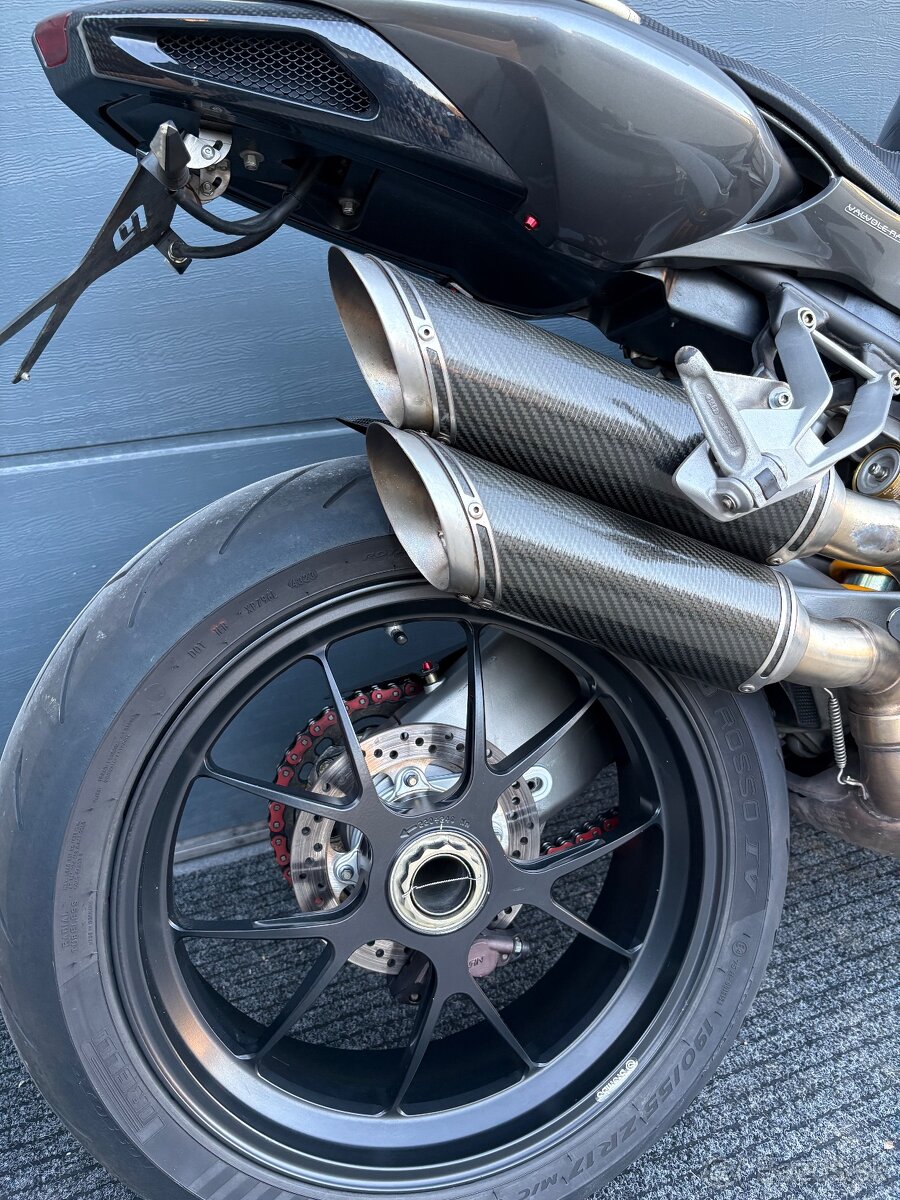 MV Agusta Brutale 910R - 12