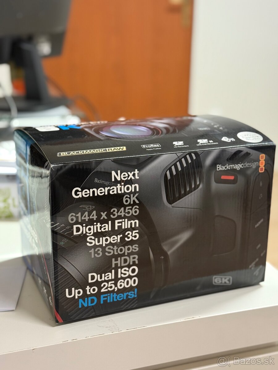 BLACKMAGIC Pocket Cinema Camera 6K PRO - 12