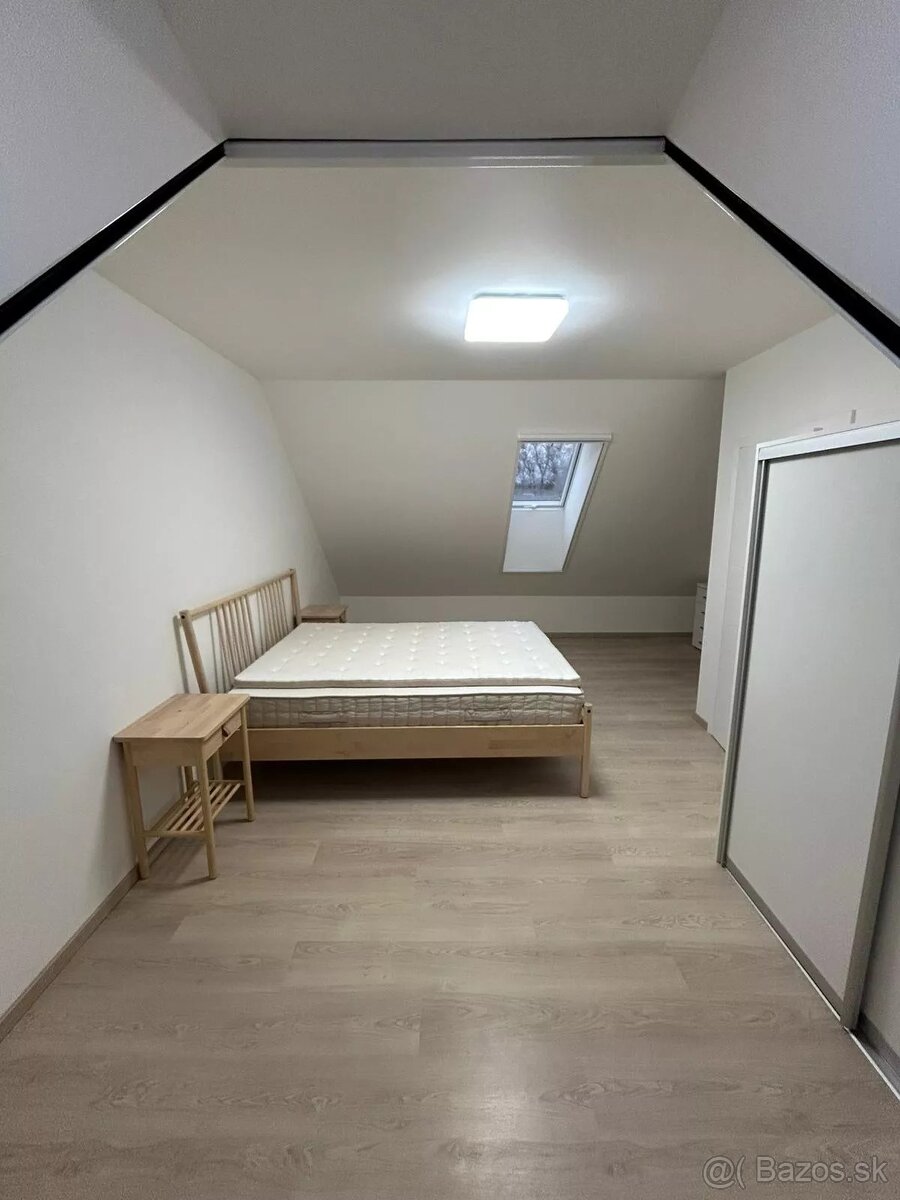 NA PREDAJ 3i mezonet, čiastočne zariadený dom,ul.Pezinská,Ch - 12