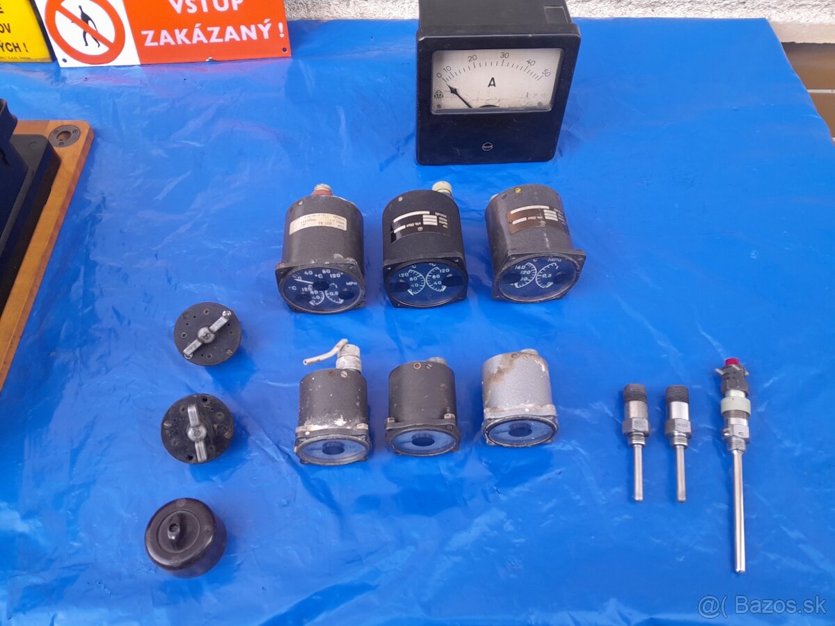 Voltmeter,ampérmeter,smaltované tabuľky. - 12