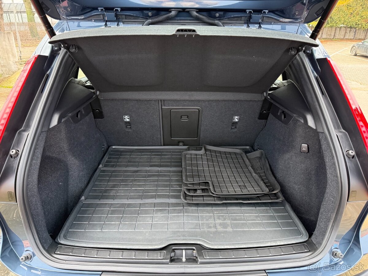 Volvo XC40 2.0 B3 mHEV Plus AT 2025 DPH - 12