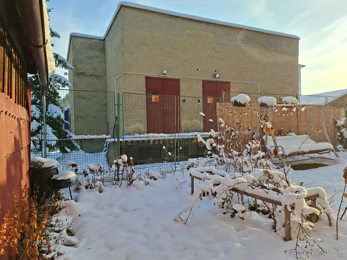 Priestranný 3-izbový byt v centre Námestova – krb + garáž - 12