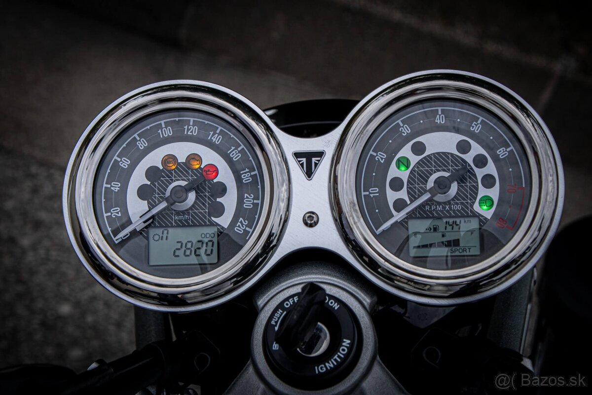 Triumph Speed Twin 1200 Stealth Edition - 12