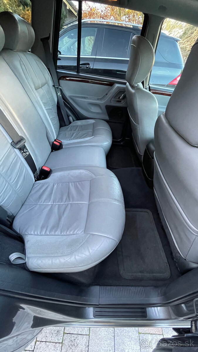 Jeep Grand Cherokee - 12