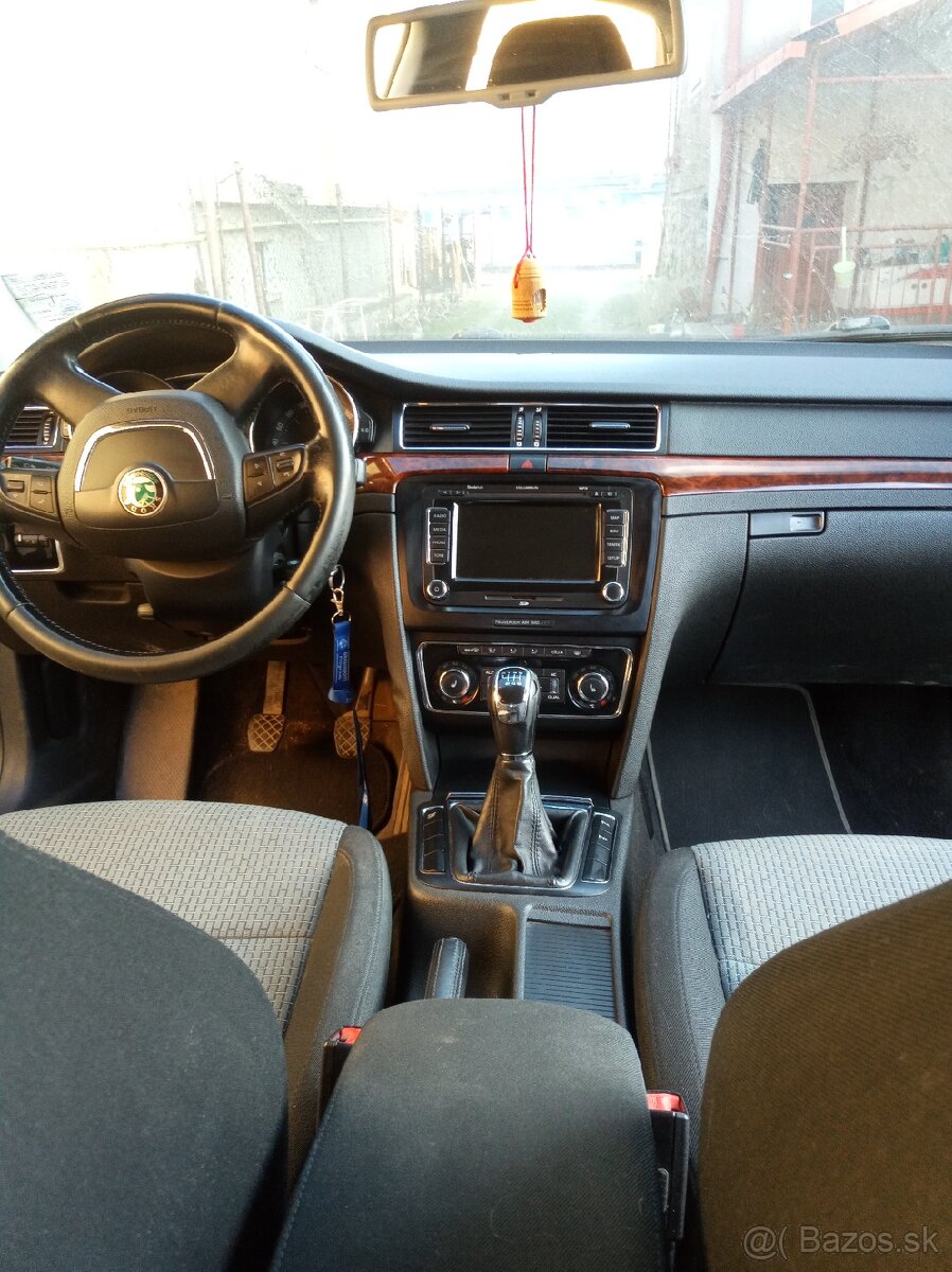 Škoda Superb - 12