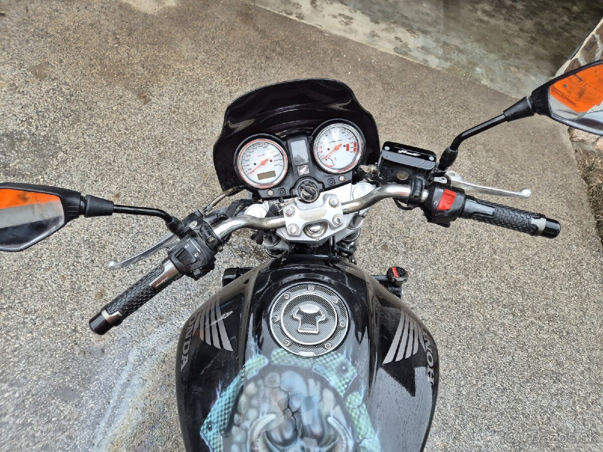 Honda hornet - 12