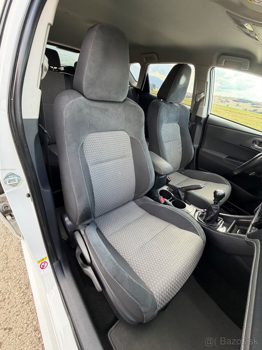 Toyota Auris 1.6 benzín 97kW Active Trend Plus - 12