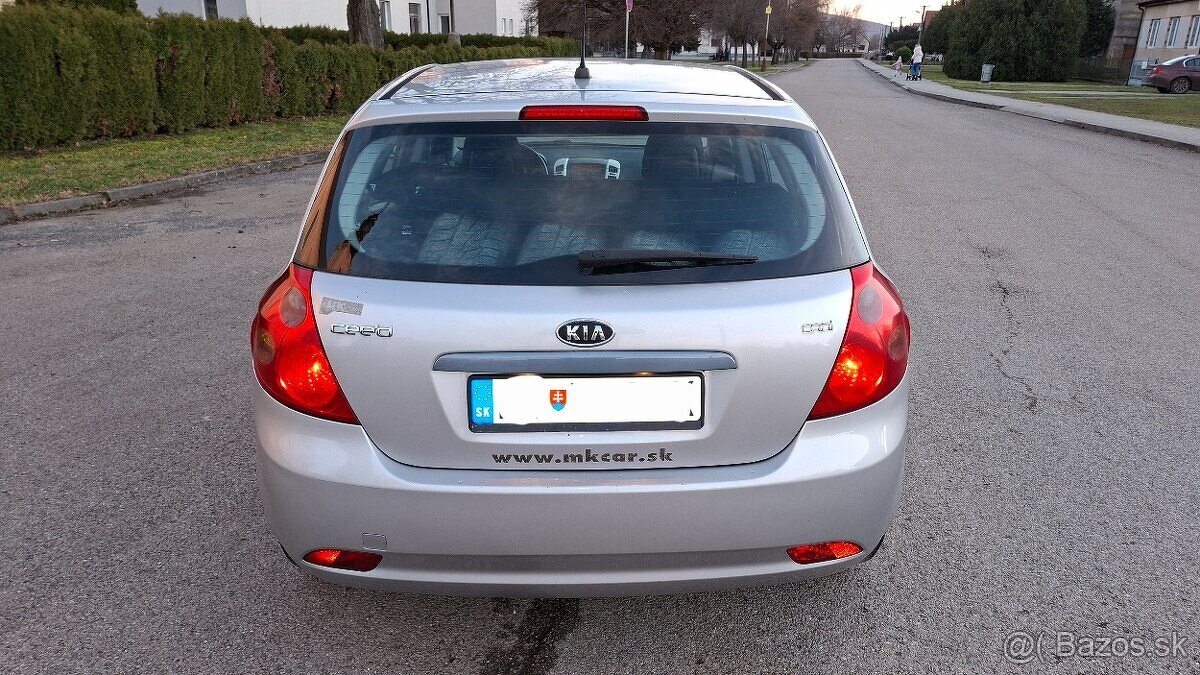 Kia Ceed 1.6 CRDi MAXIMÁLNE ZACHOVALE - 12