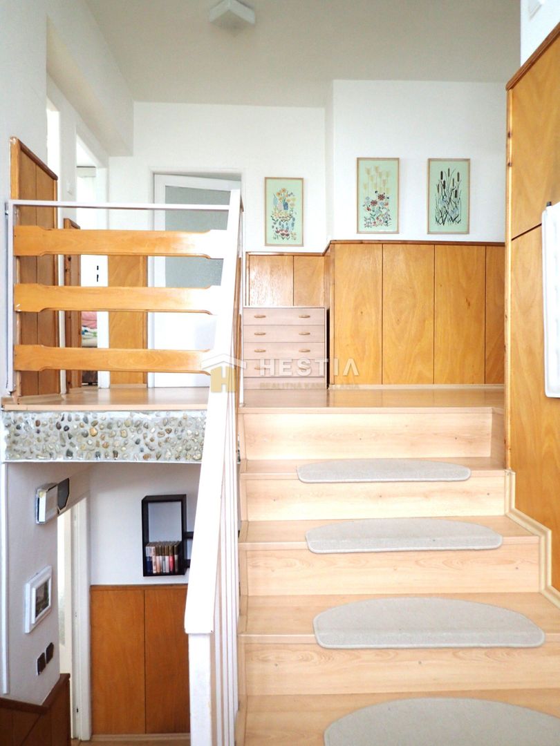 Priestranný 2-podlažný rodinný dom Borský Mikuláš - 12