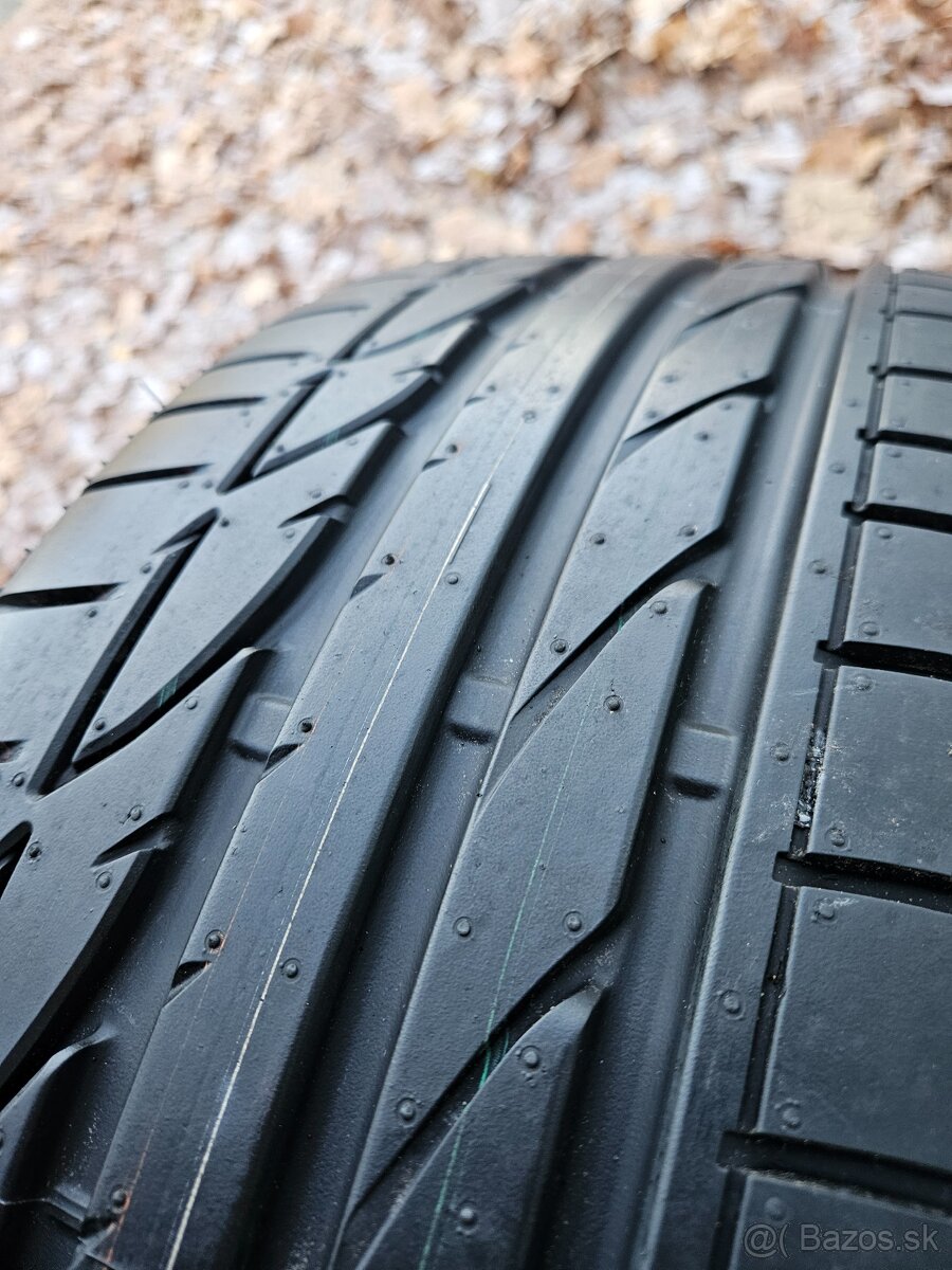 Letní alu kola Helix 19" Škoda Superb 235/40 R19 - 12