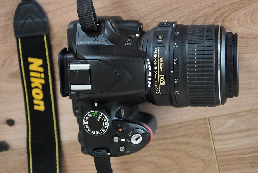 Nikon d3200 s VR 18-55 + brasna + power banka + pamat. karta - 12