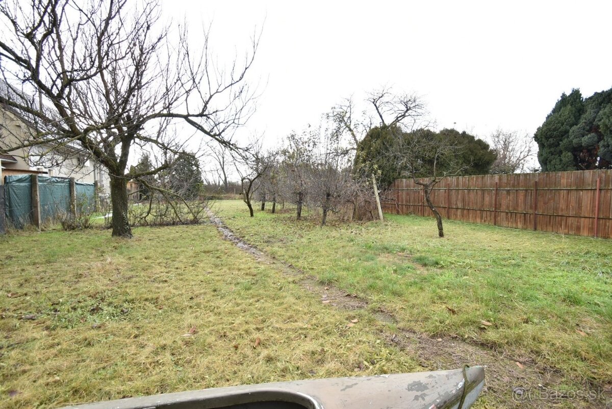 Viničné: rodinný dom postavený na pozemku 854 m2 - 12