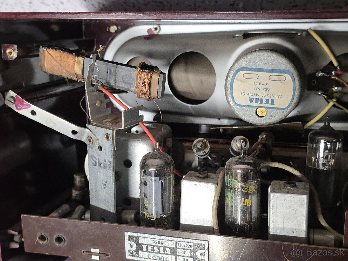TESLA Sputnik / BAKELITOVÉ RÁDIO / Tesla 320A - 12
