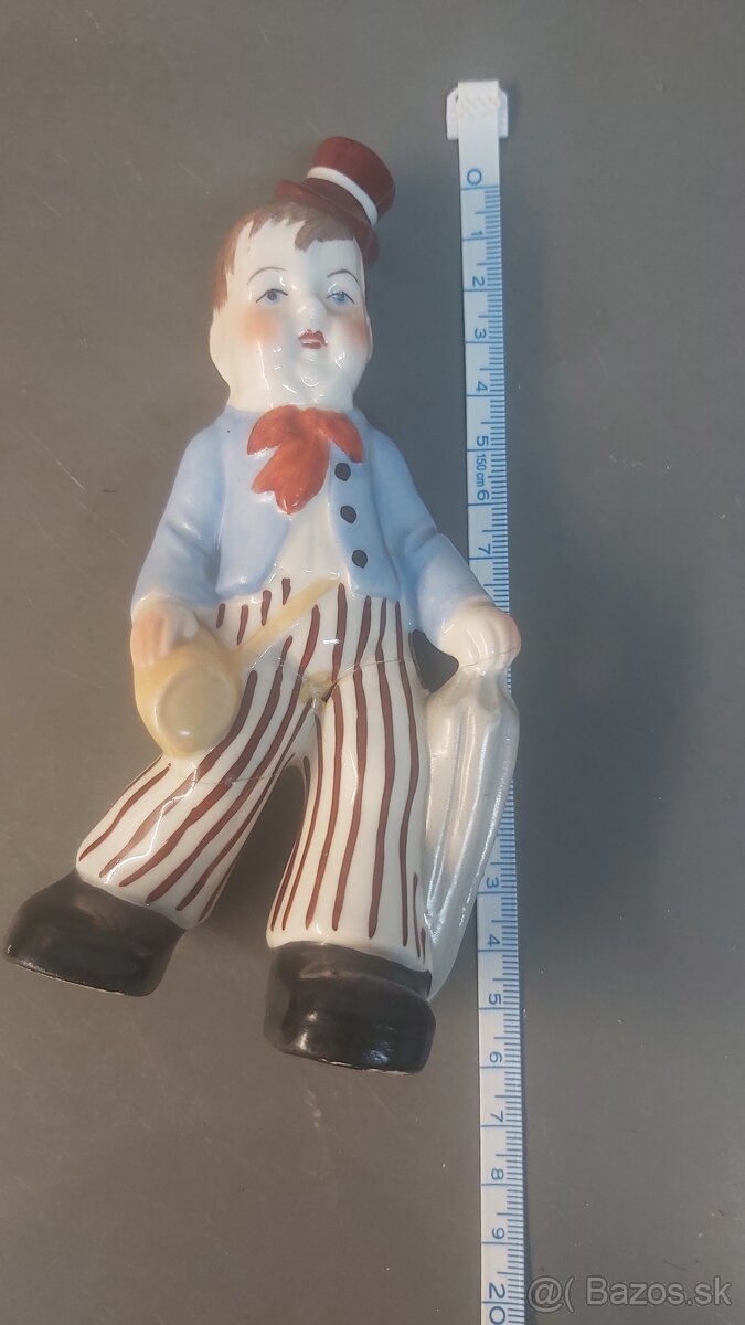 Retro soška chlapca s klobúkom a dáždnikom značená - 12