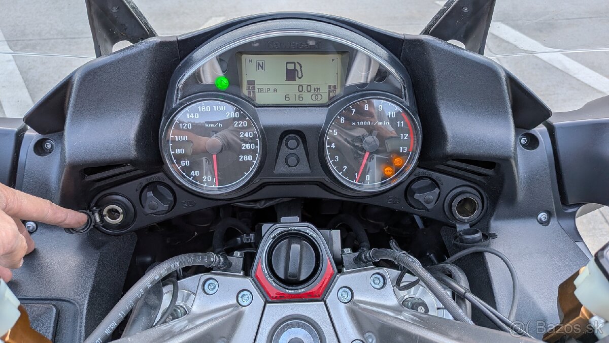 Kawasaki GTR 1400 - 12