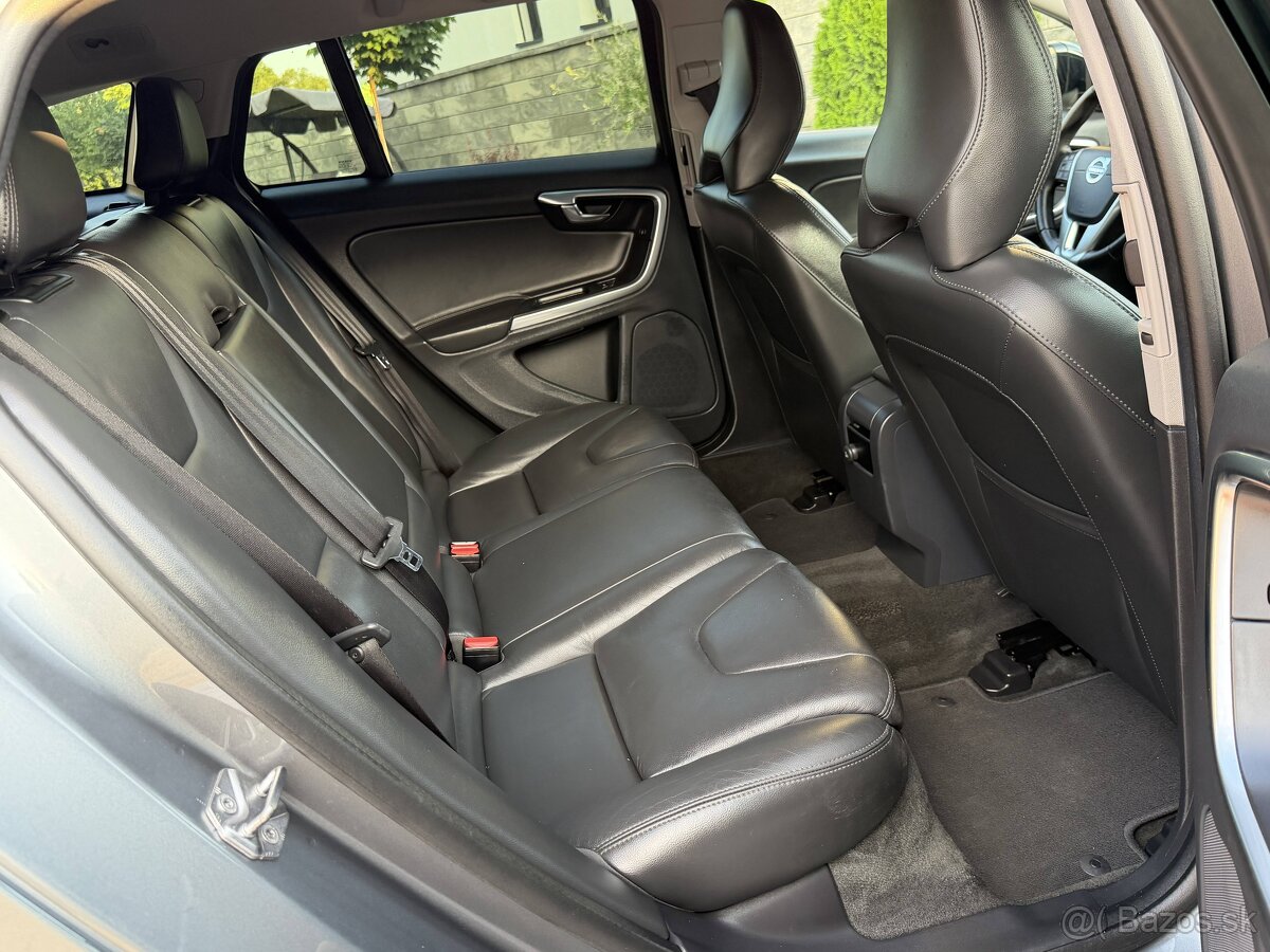 Volvo V60 2.0d 110kw D3 2017 Cross Country - 12
