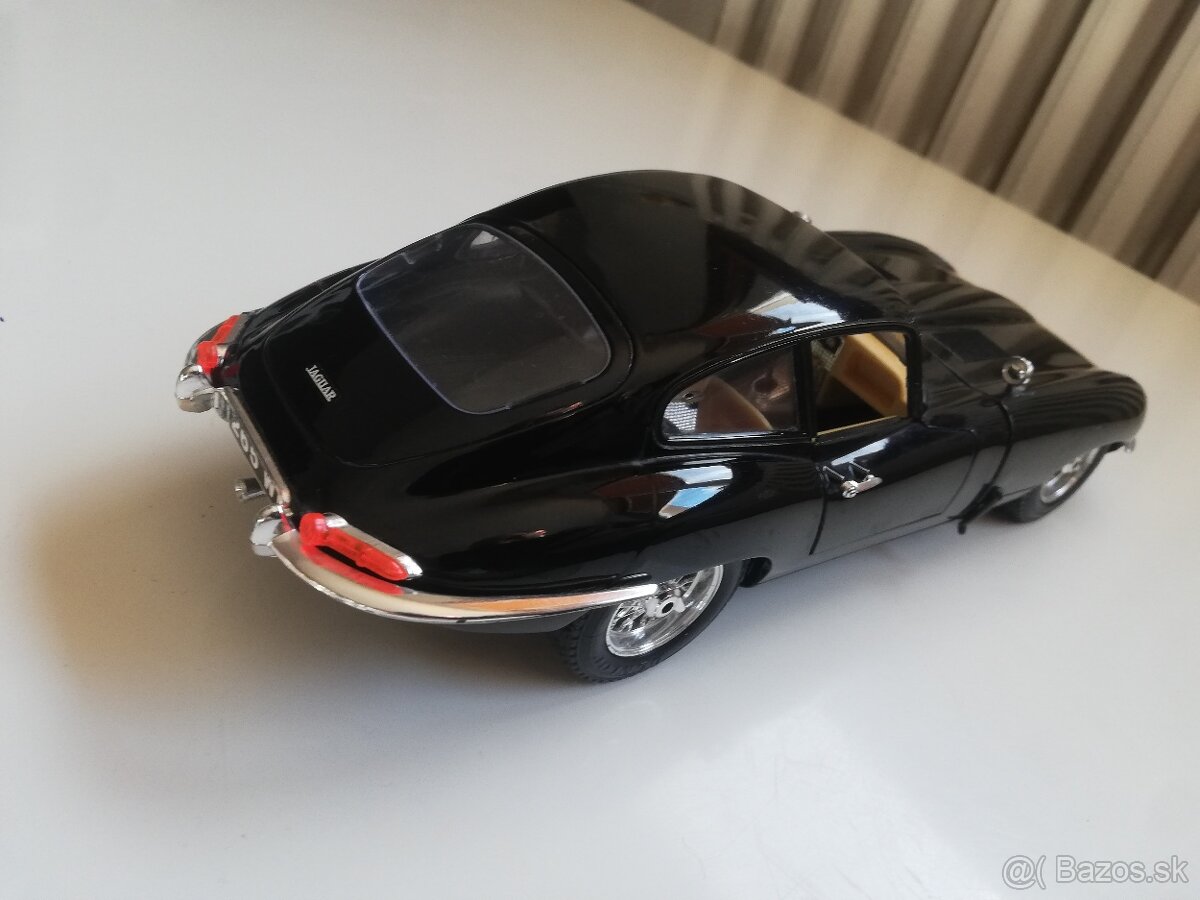1:18 JAGUAE E type coupe Bburago - 12