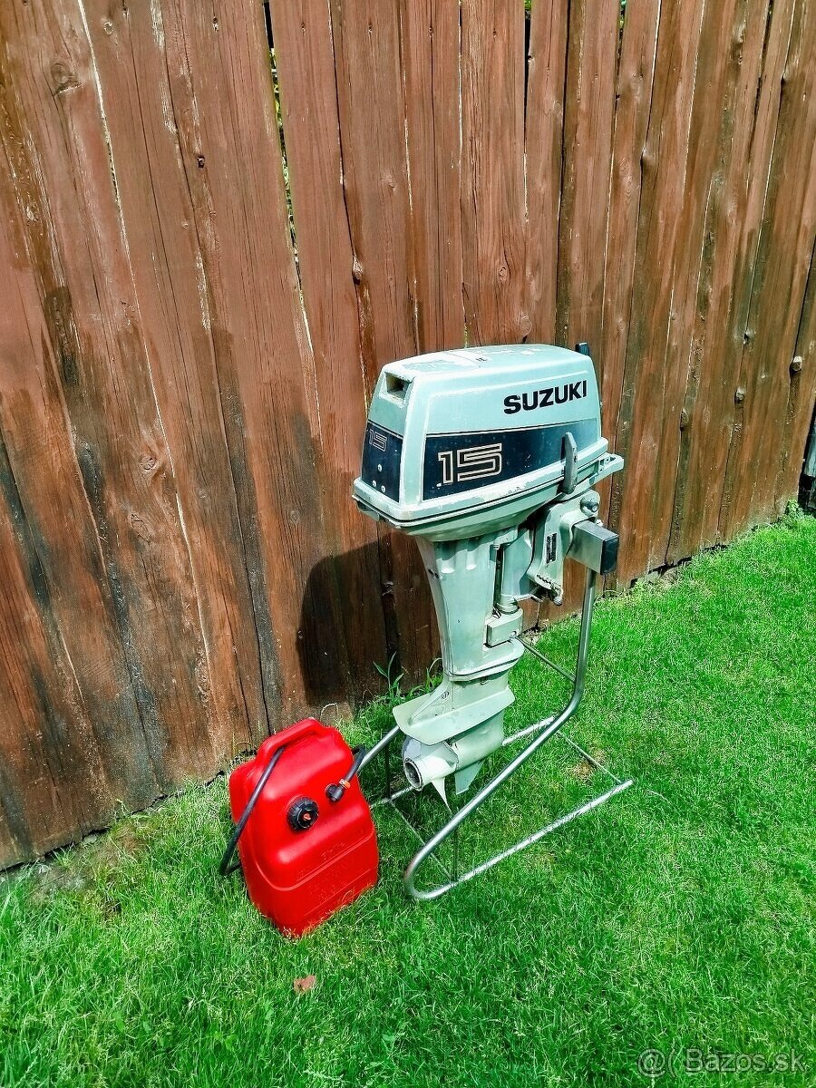 ZÁVESNÝ LODNÝ MOTOR SUZUKI DT 15 - 12