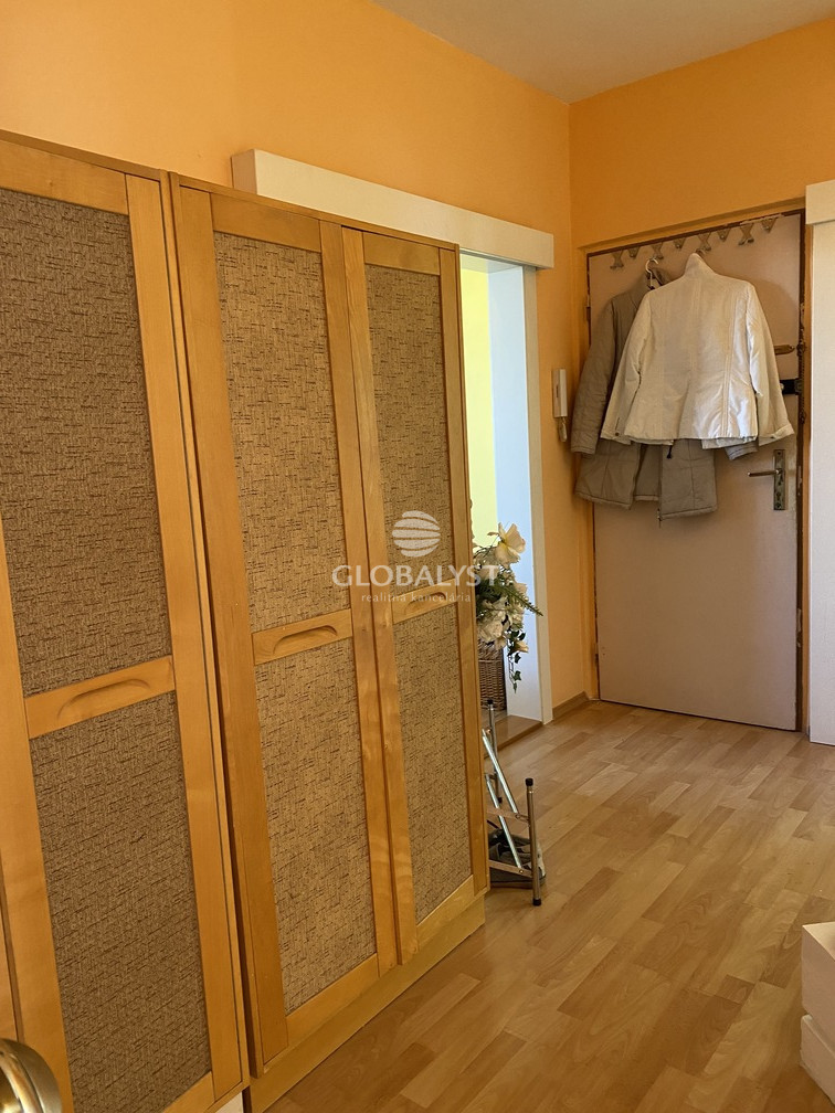 Prenájom priestranného 3-izbového bytu na Humenskej ulici v - 12