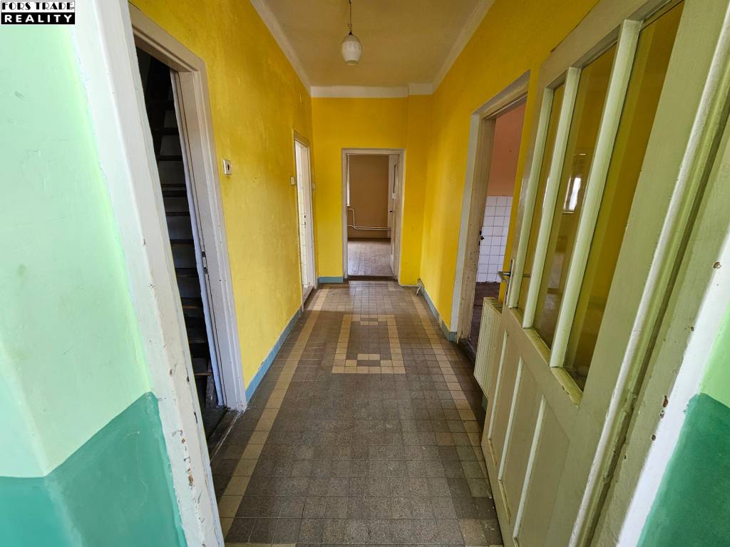 Predáme rodinný dom vo Váhovciach na rožnom pozemku - 12