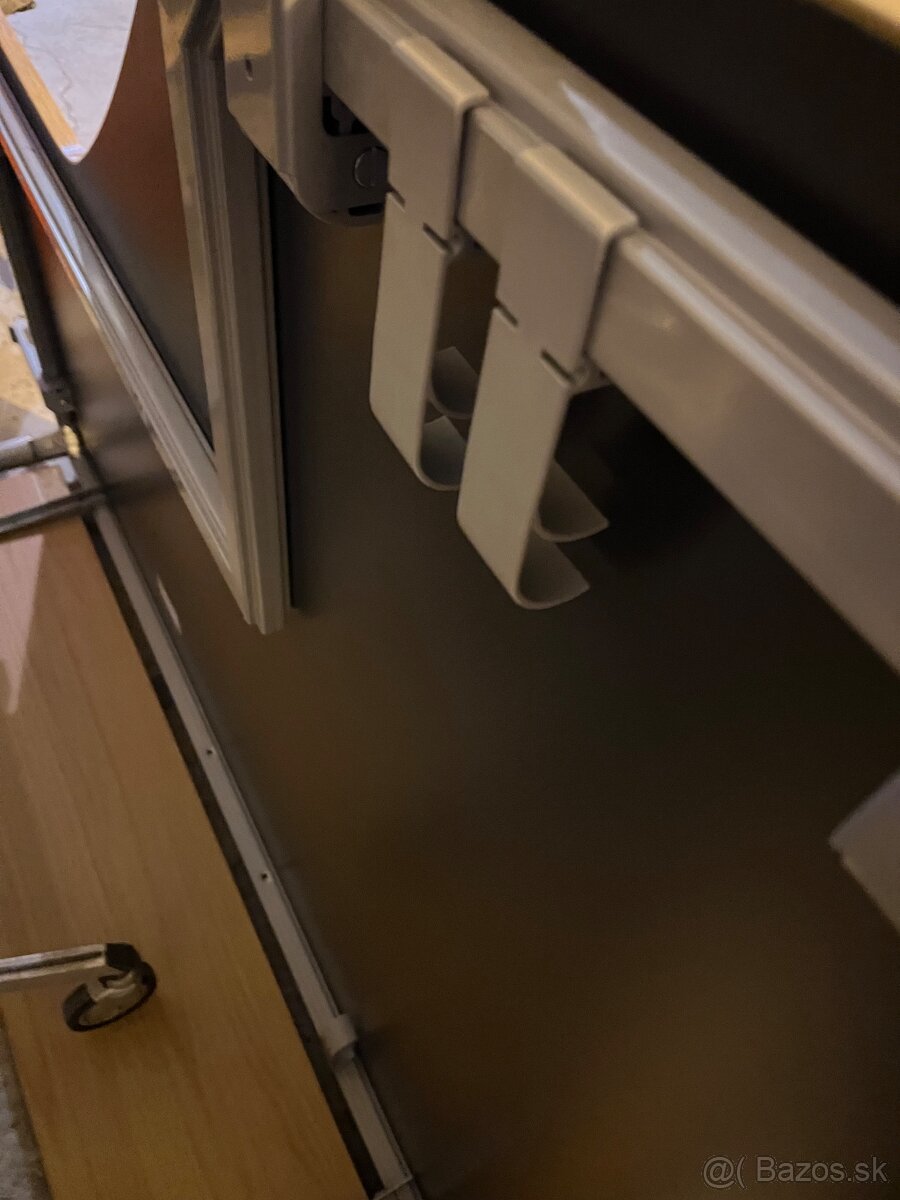 Rohový kancelársky stôl Kinnarps - 12