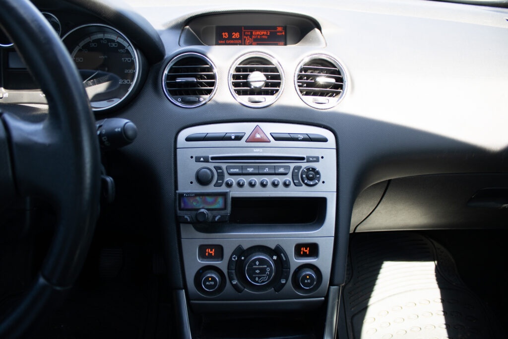 Peugeot 308 SW 1.6 HDi (2008) - 12