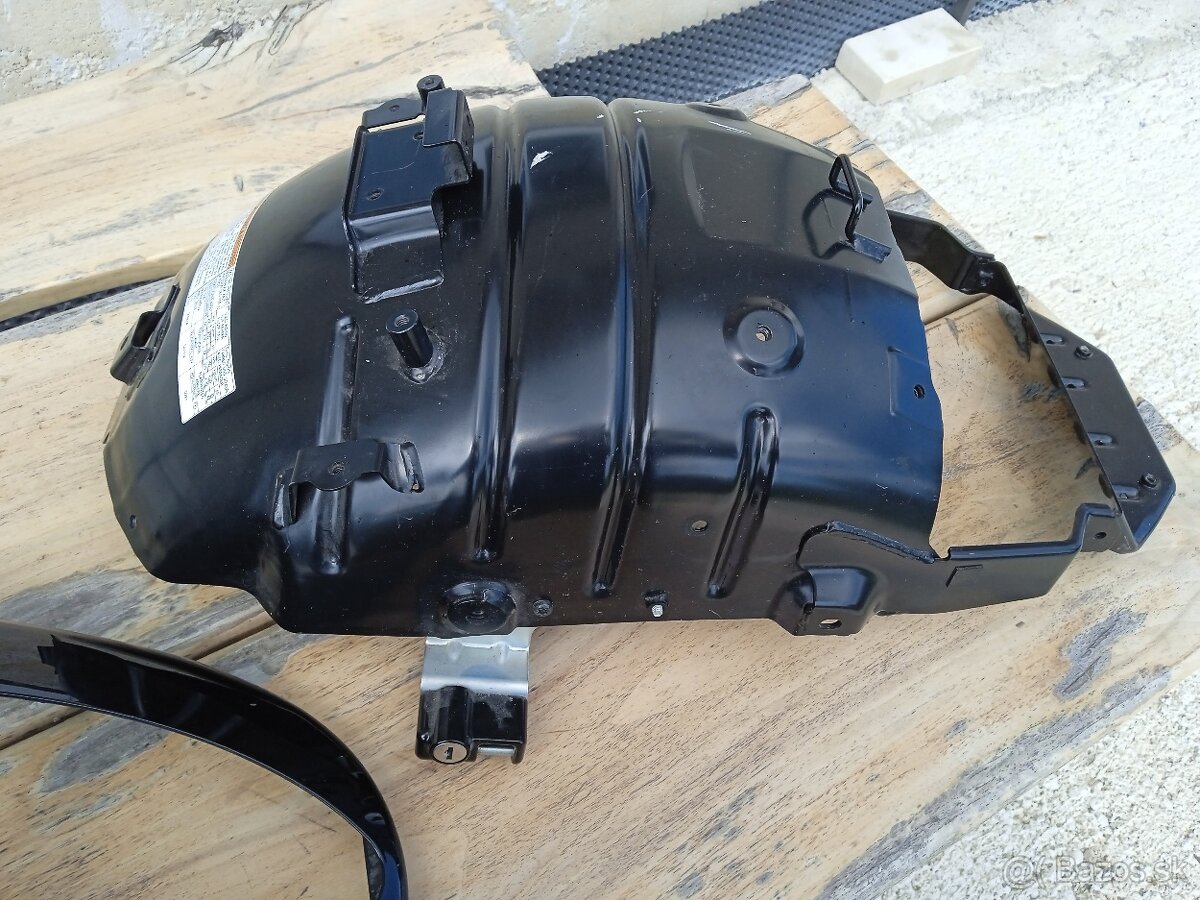 Predám diely na Suzuki VZR 1800 - 12