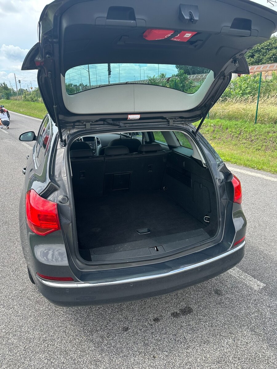 Predám Opel Astra Tourer Combi 1.6CDTi - 12