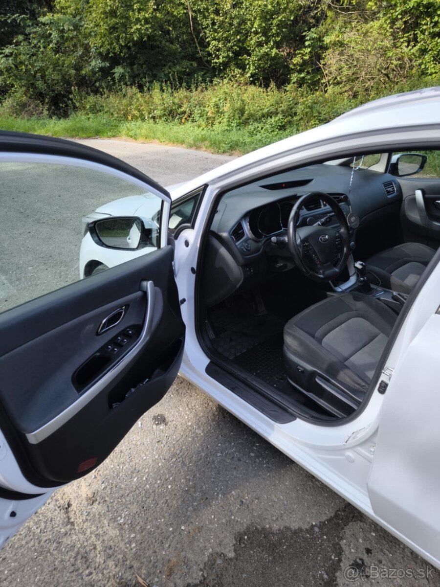 Kia ceed sw - 12