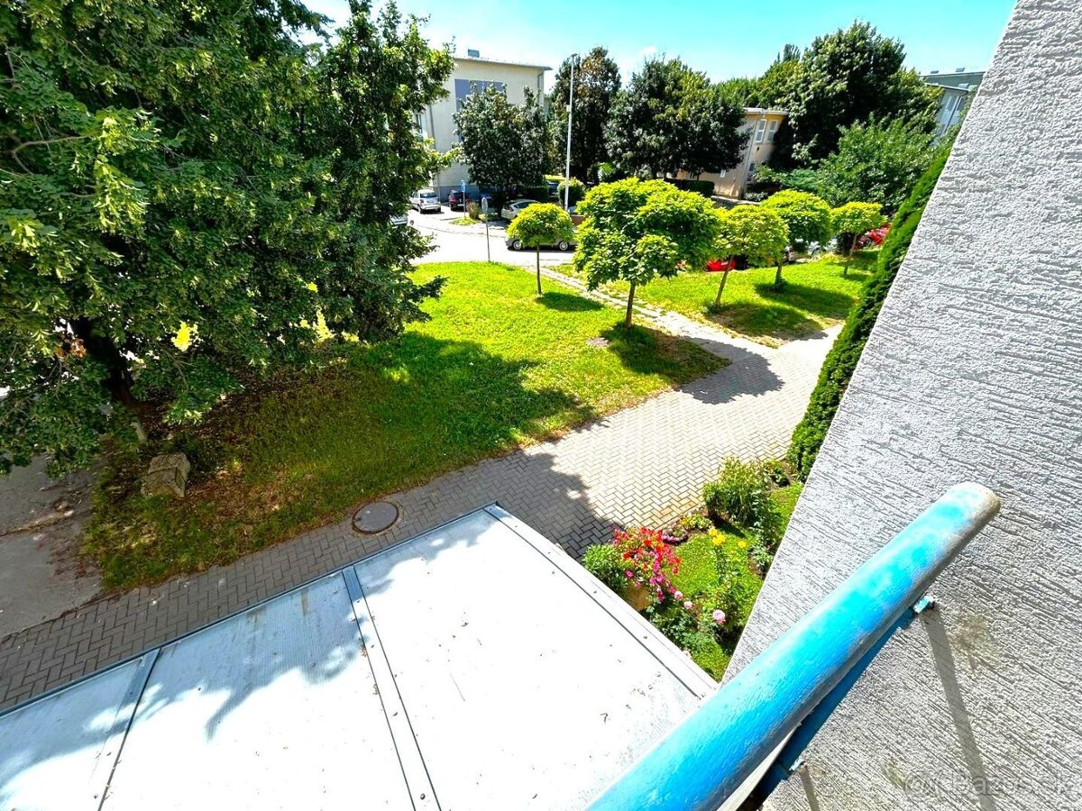 Prenájom slnečný 2-izbový TEHLOVÝ byt s loggiou, nezariadený - 12