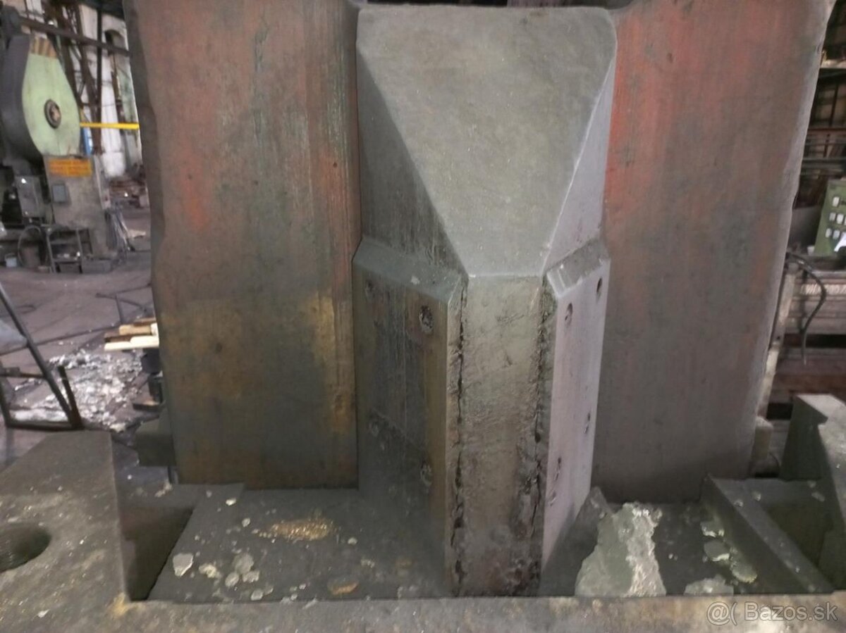 Hydraulický lis ŽĎAS LVH 2500 (948) - 12