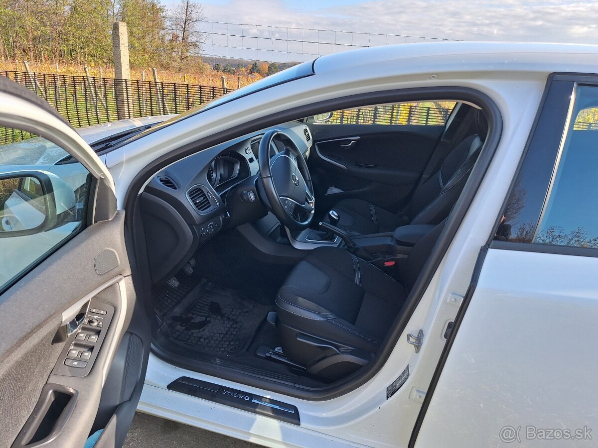 Volvo V40 D3; 2.0 diesel; Manual; r.v. 2018; Bratislava - 12