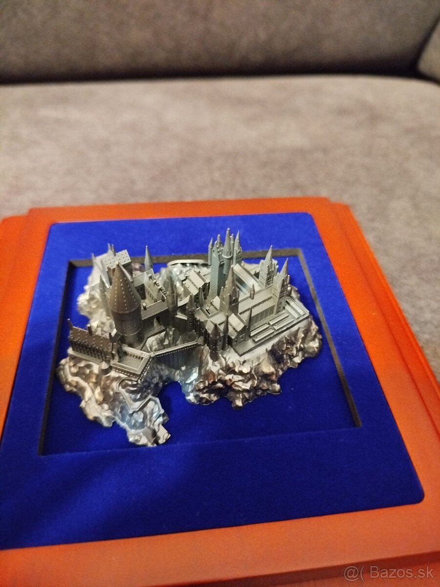 zlato striebro minca Harry Potter rokfort hrad 3D 2025 - 12